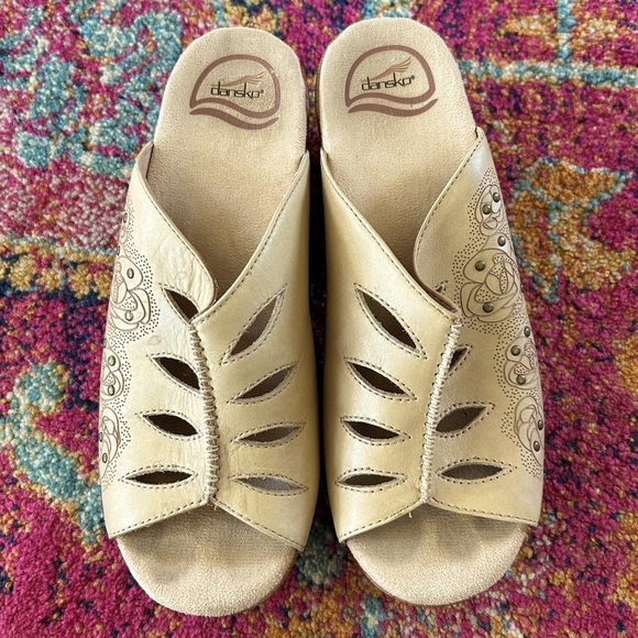 Dansko | Women’s light tan Sheri Cut Out Clog, embossed roses, Euro sz 38 US 7.5 - Picture 13 of 13